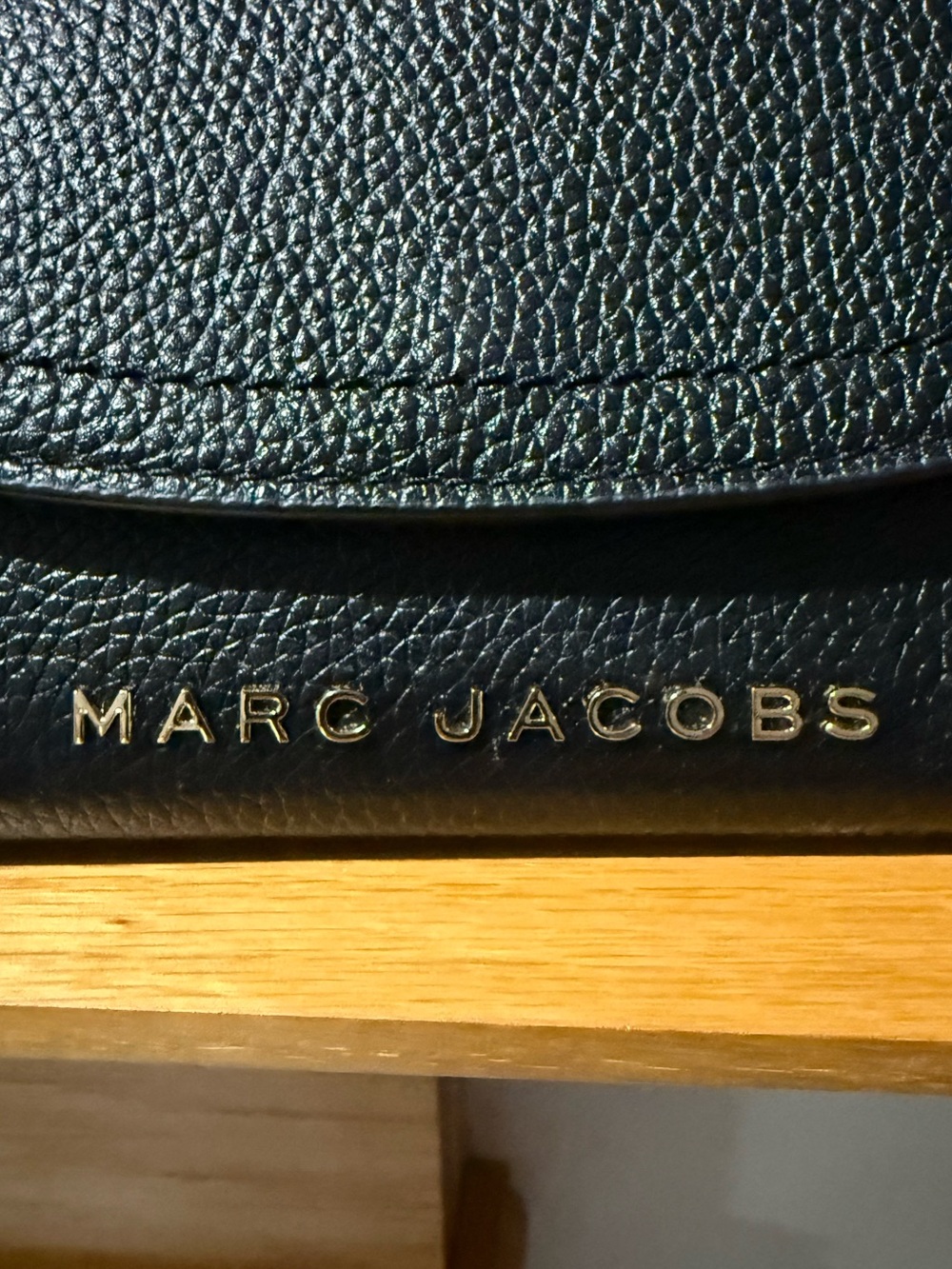 EUC Marc Jacobs Black Groove Leather Crossbody Wallet Metal Logo - Picture 16 of 16
